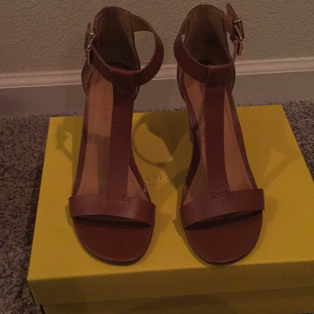 Sandals by Kenneth Cole